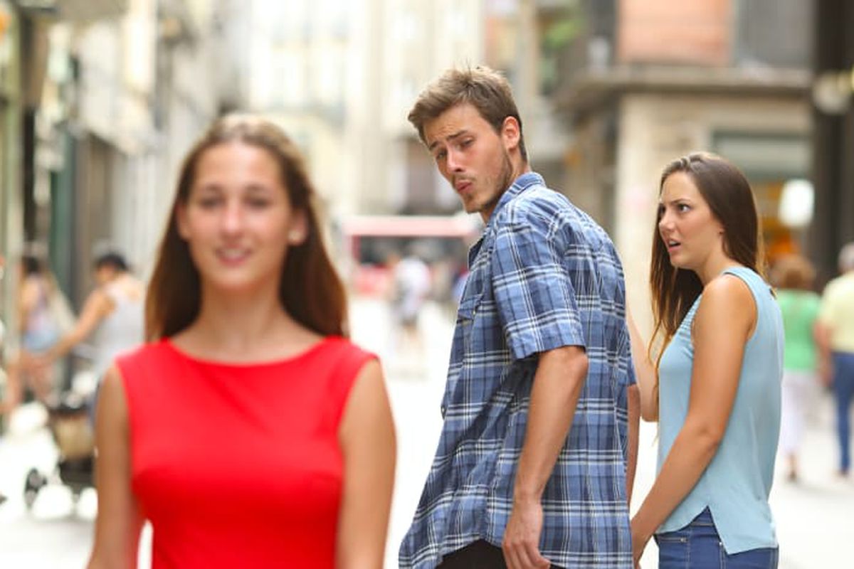 Distracted Boyfriend meme about Muddy Bites